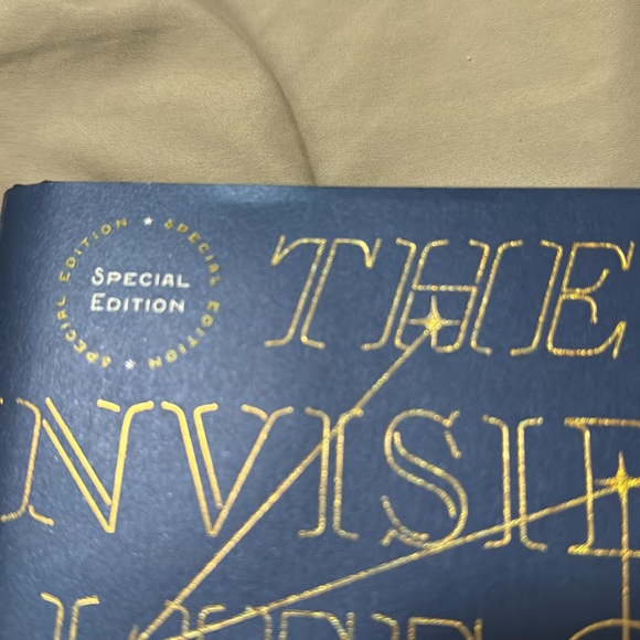 Hardcover special edition The Secret Life of Addie Larue - Picture 3 of 5